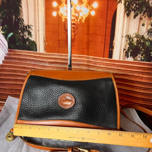 Dooney & Bourke Black and Tan Leather Crossbody Shoulder Bag, great condition - Picture 13 of 17